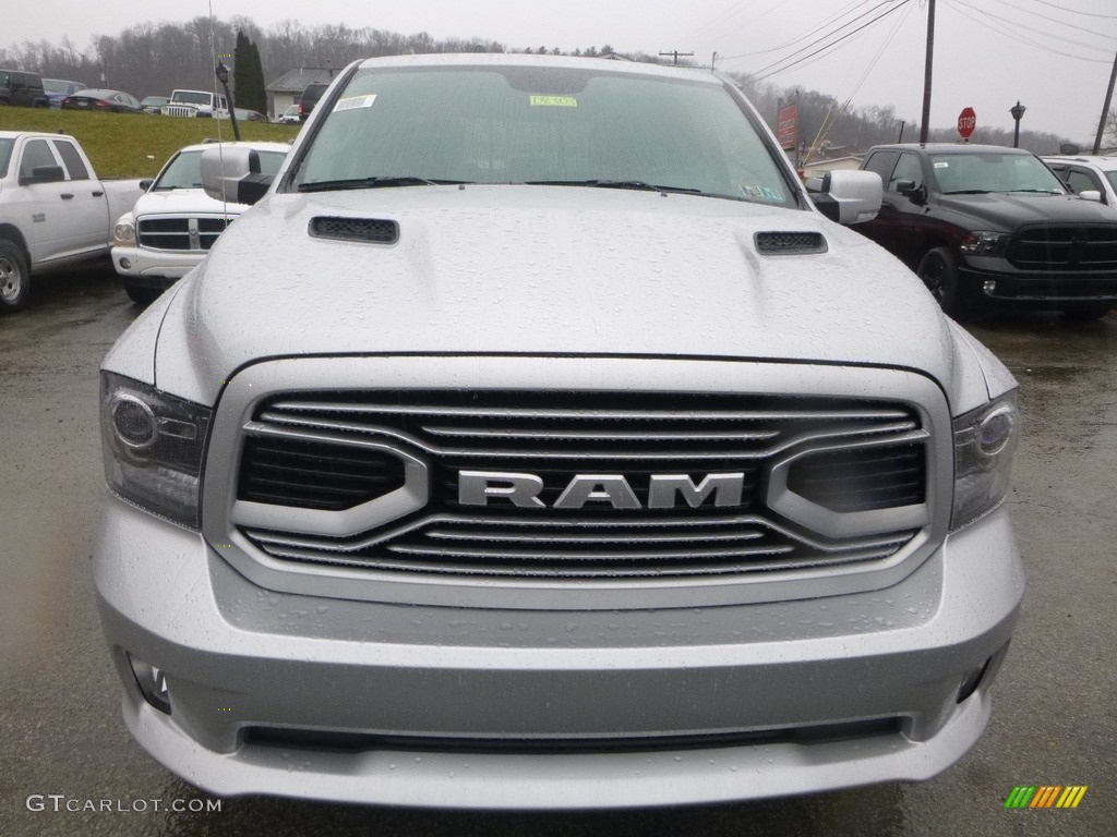 2018 1500 Sport Crew Cab 4x4 - Bright Silver Metallic / Black photo #9