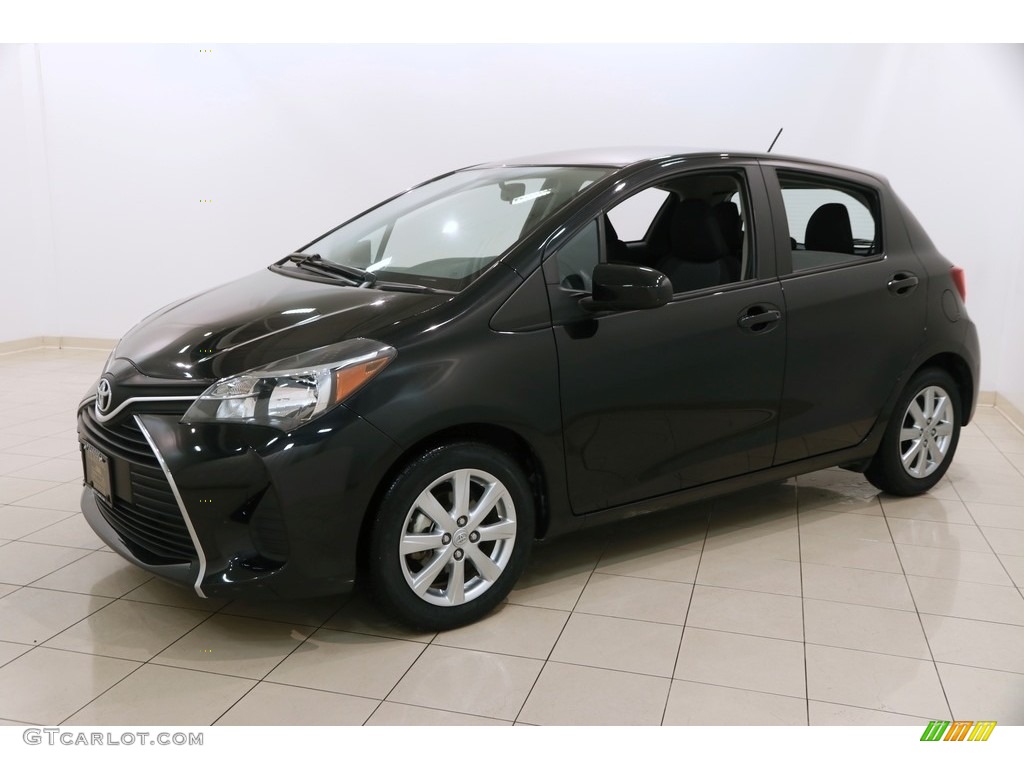 2016 Yaris 5-Door LE - Black Sand Pearl / Black photo #3