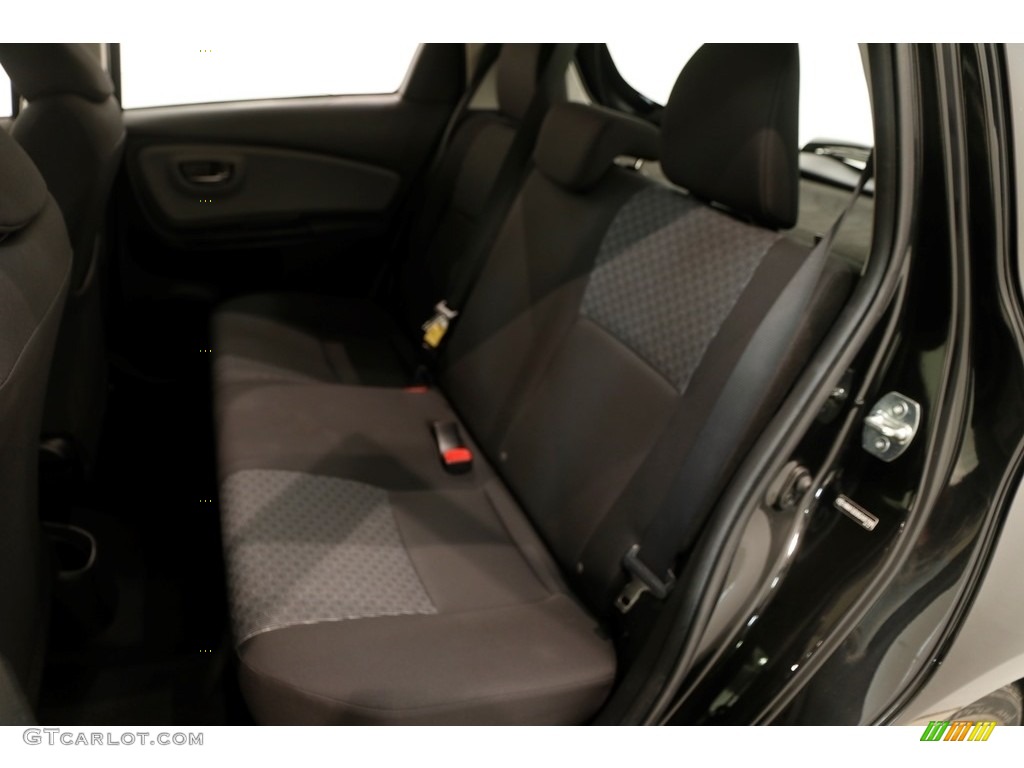 2016 Yaris 5-Door LE - Black Sand Pearl / Black photo #14