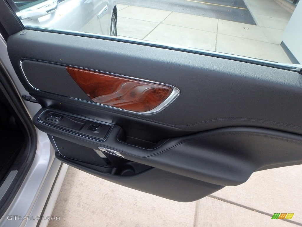 2017 Lincoln Continental Premier AWD Ebony Door Panel Photo #125775865