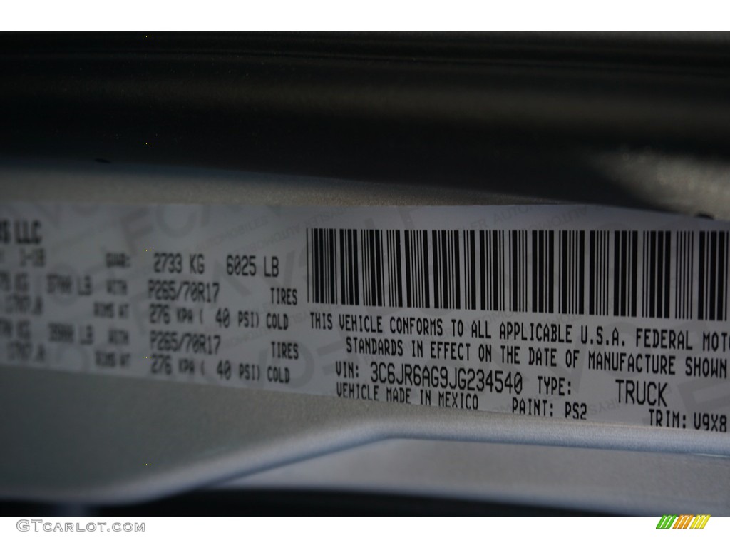 2018 1500 Express Regular Cab - Bright Silver Metallic / Black/Diesel Gray photo #16