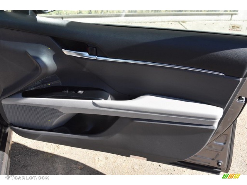 2018 Camry SE - Predawn Gray Mica / Ash photo #17