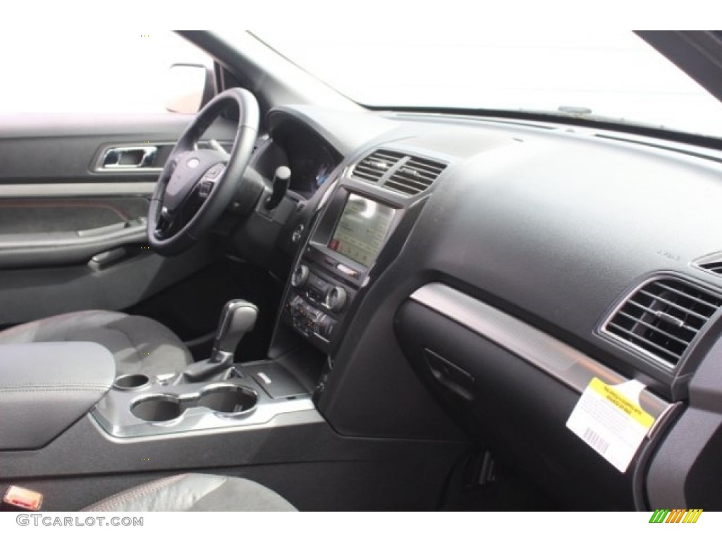 2018 Explorer XLT - Shadow Black / Ebony Black photo #33