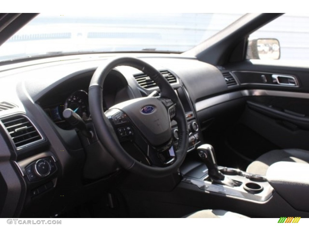 2018 Explorer XLT - Blue Metallic / Ebony Black photo #12
