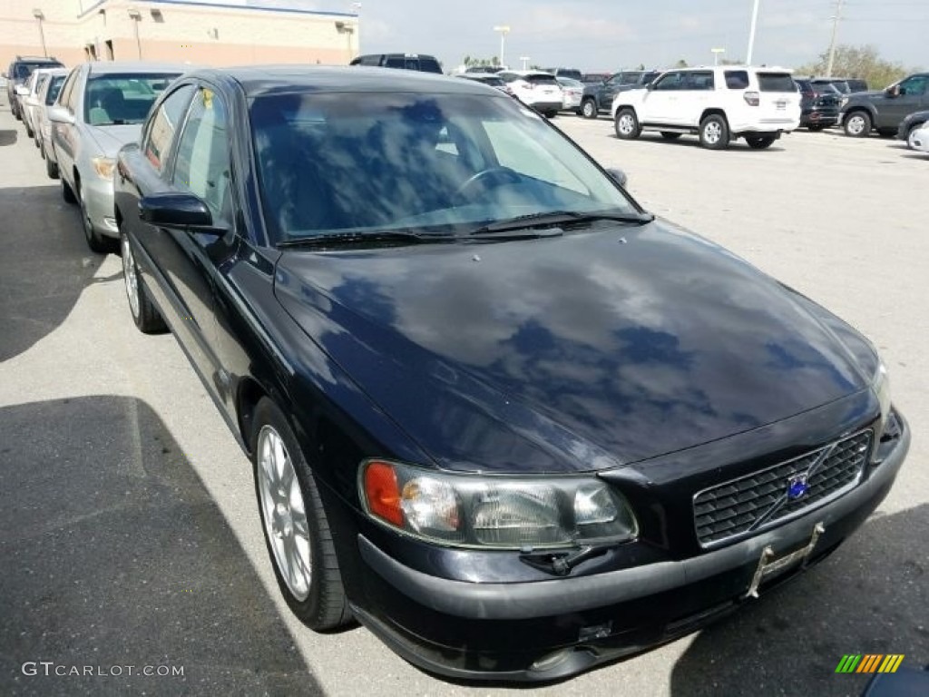 2004 S60 2.5T AWD - Black / Graphite photo #2