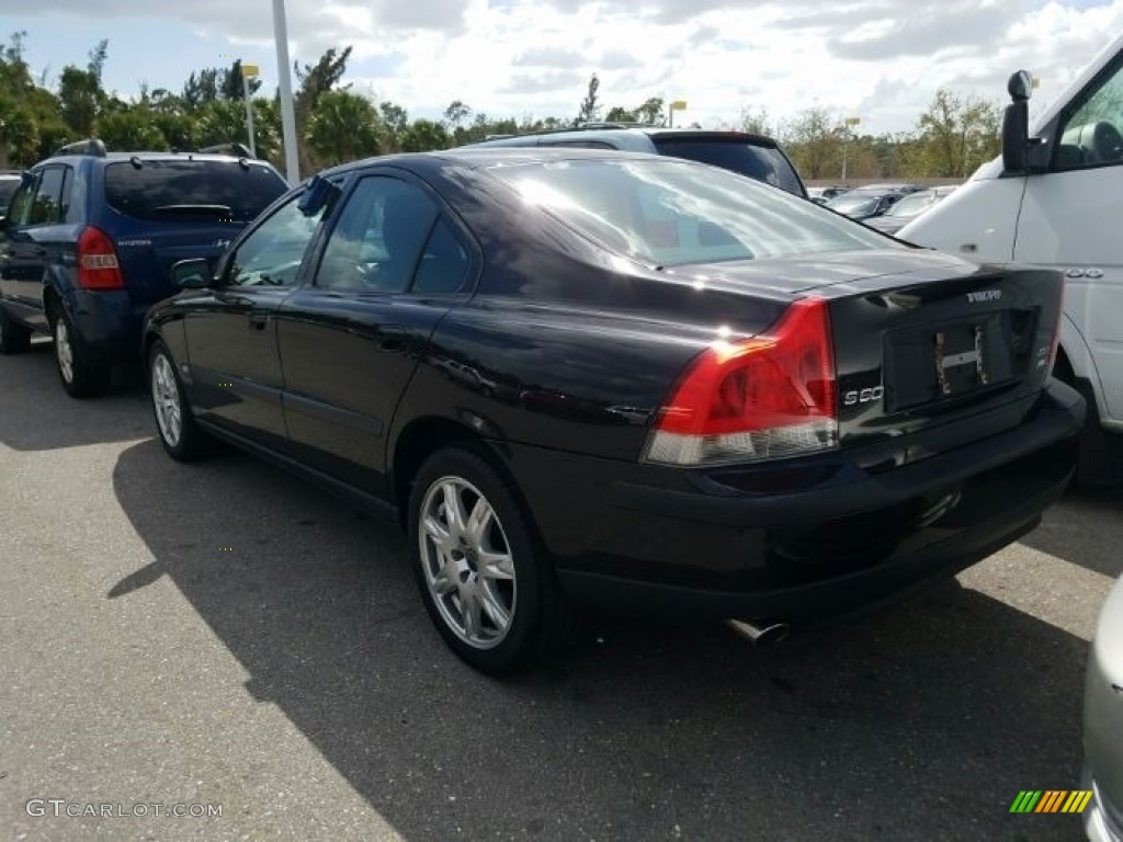 2004 S60 2.5T AWD - Black / Graphite photo #4