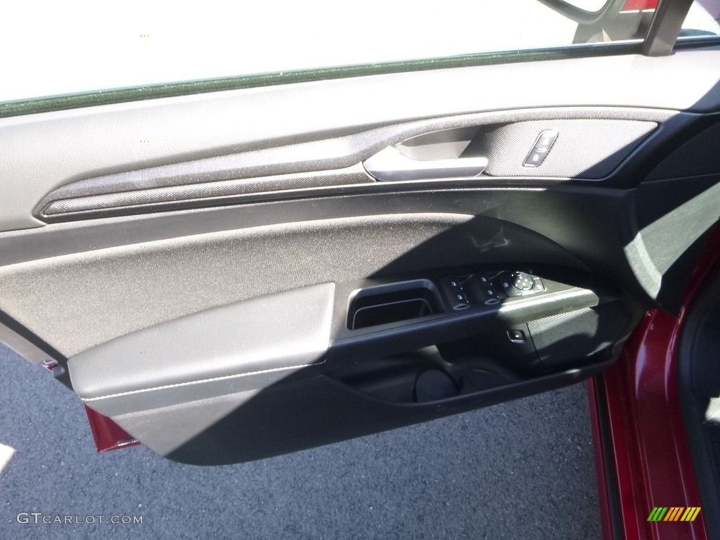 2018 Fusion Hybrid SE - Ruby Red / Ebony photo #11