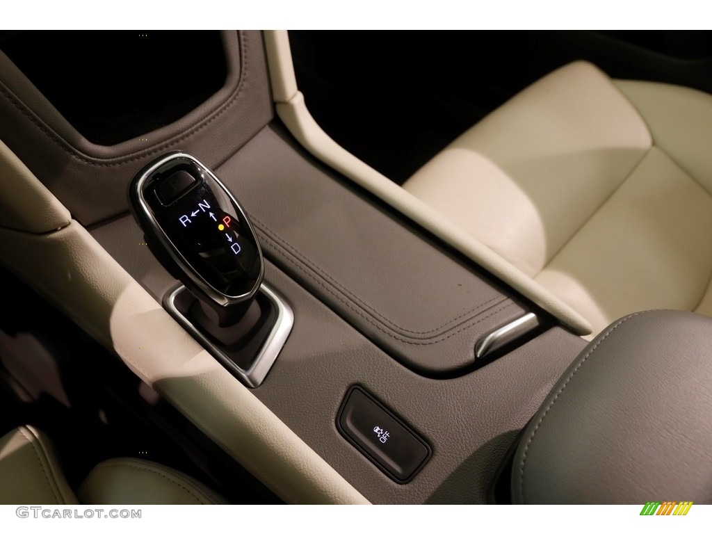 2017 XT5 Luxury - Dark Adriatic Blue Metallic / Cirrus photo #15