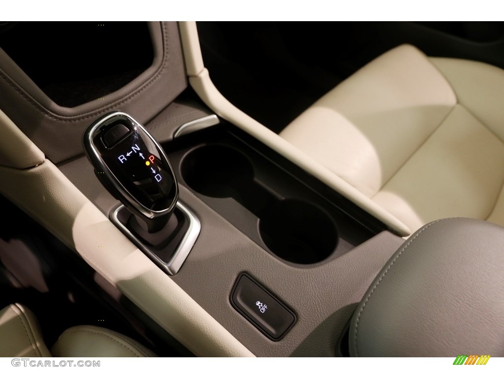 2017 XT5 Luxury - Dark Adriatic Blue Metallic / Cirrus photo #16