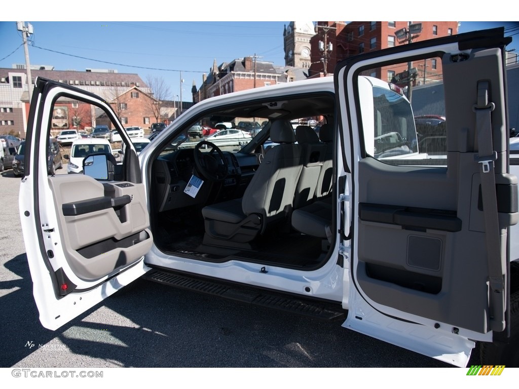 2018 F150 XL SuperCab 4x4 - Oxford White / Earth Gray photo #10