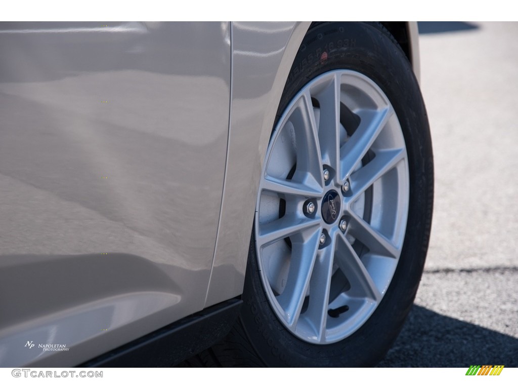 2018 Focus SE Sedan - White Gold / Charcoal Black photo #3