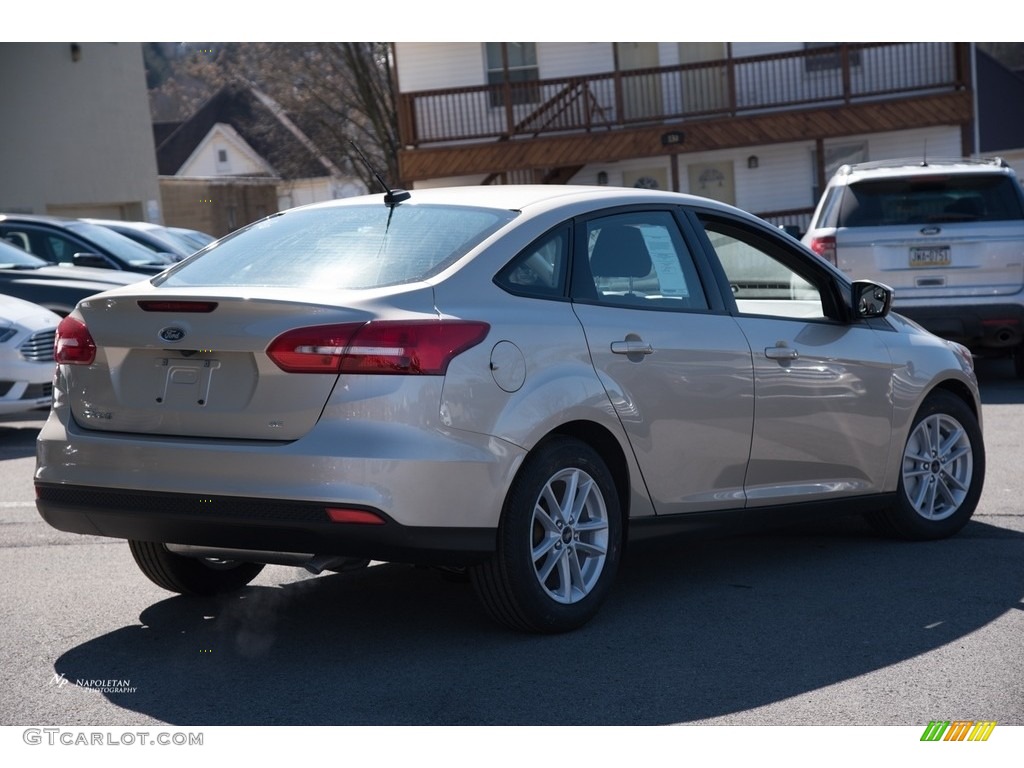 2018 Focus SE Sedan - White Gold / Charcoal Black photo #4