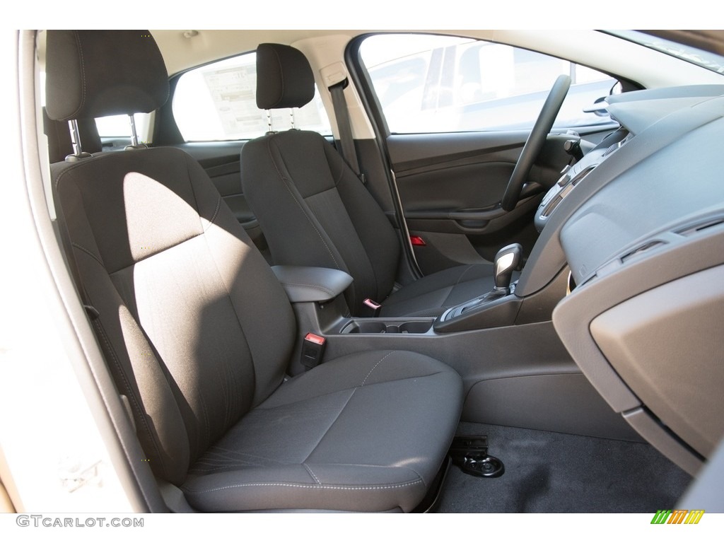 2018 Focus SE Sedan - White Gold / Charcoal Black photo #8