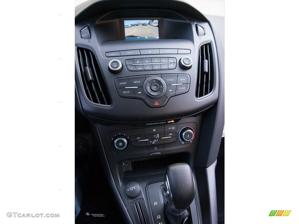 2018 Focus SE Sedan - White Gold / Charcoal Black photo #12
