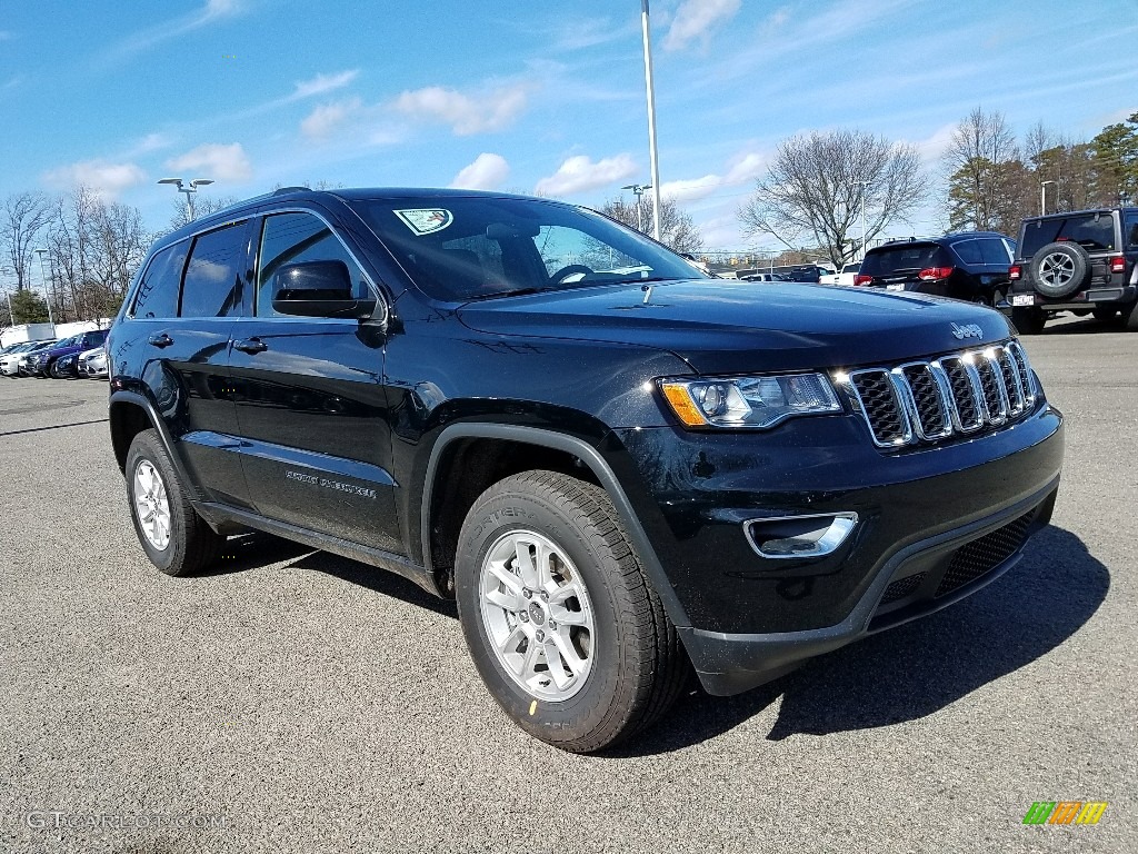 2018 Grand Cherokee Laredo 4x4 - Diamond Black Crystal Pearl / Black photo #1