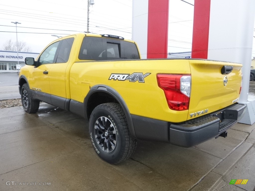 2018 Nissan Titan PRO-4X King Cab 4x4 Marks and Logos Photos
