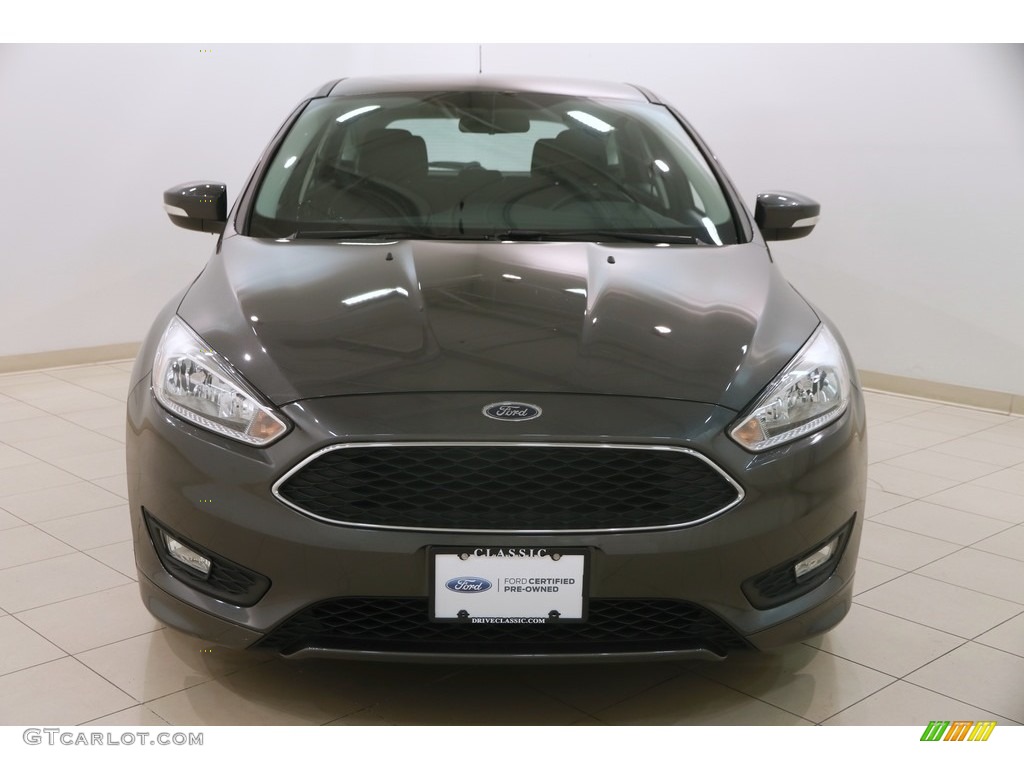 2015 Focus SE Hatchback - Magnetic Metallic / Charcoal Black photo #2