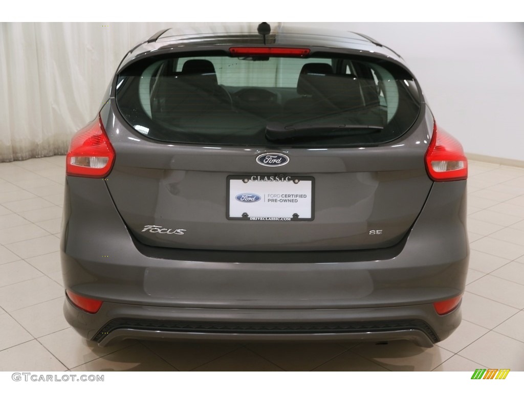 2015 Focus SE Hatchback - Magnetic Metallic / Charcoal Black photo #17