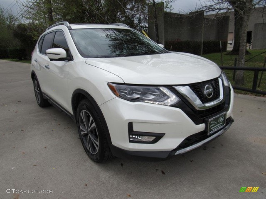 2017 Rogue SL - Pearl White / Charcoal photo #2