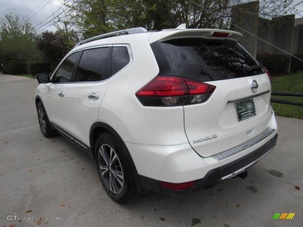 2017 Rogue SL - Pearl White / Charcoal photo #12