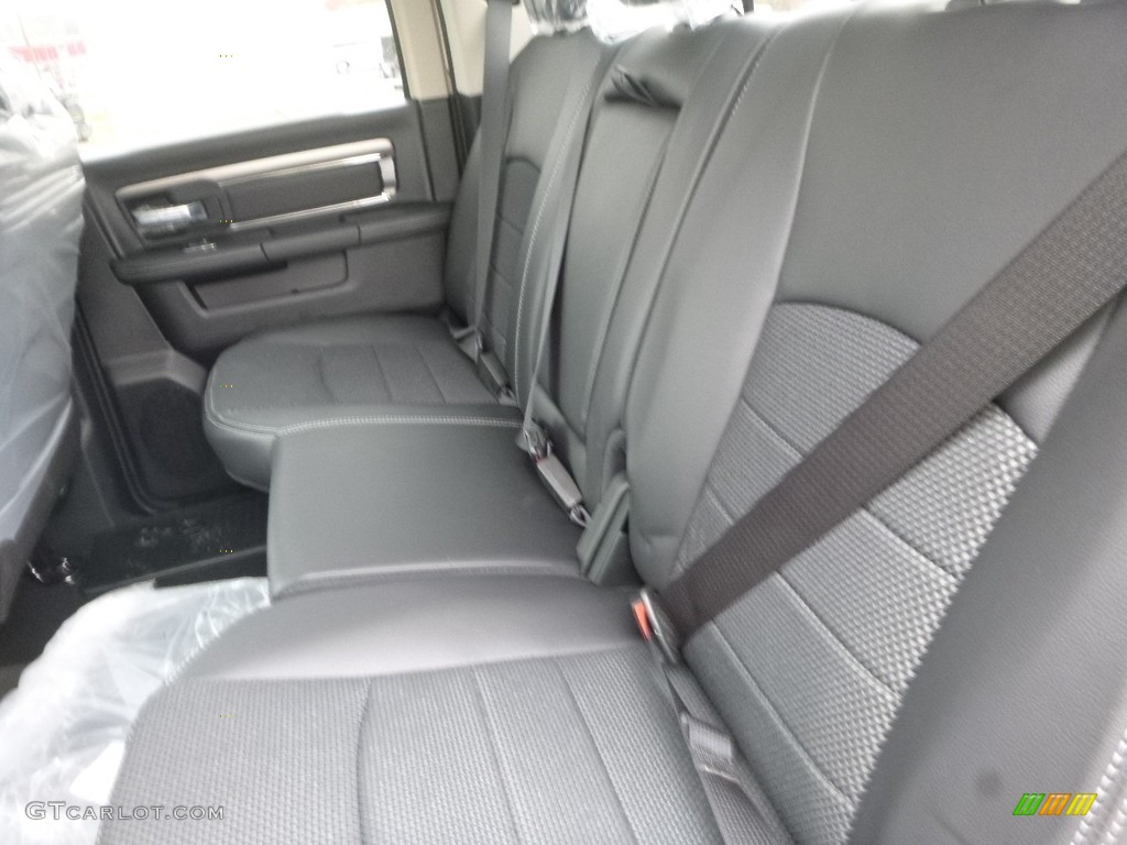 2018 1500 Sport Crew Cab 4x4 - Bright Silver Metallic / Black photo #14