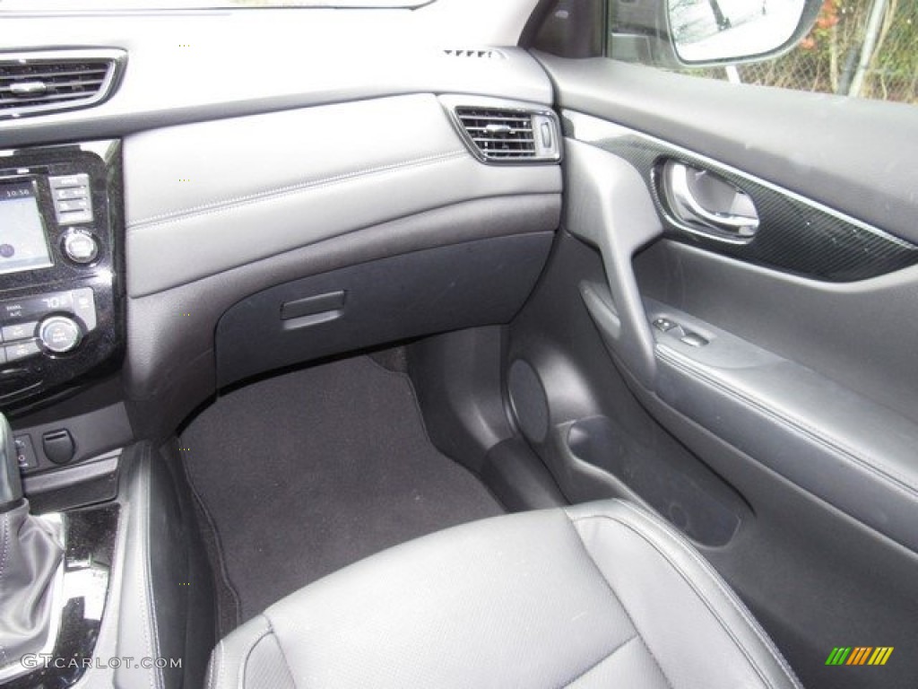 2017 Rogue SL - Pearl White / Charcoal photo #15