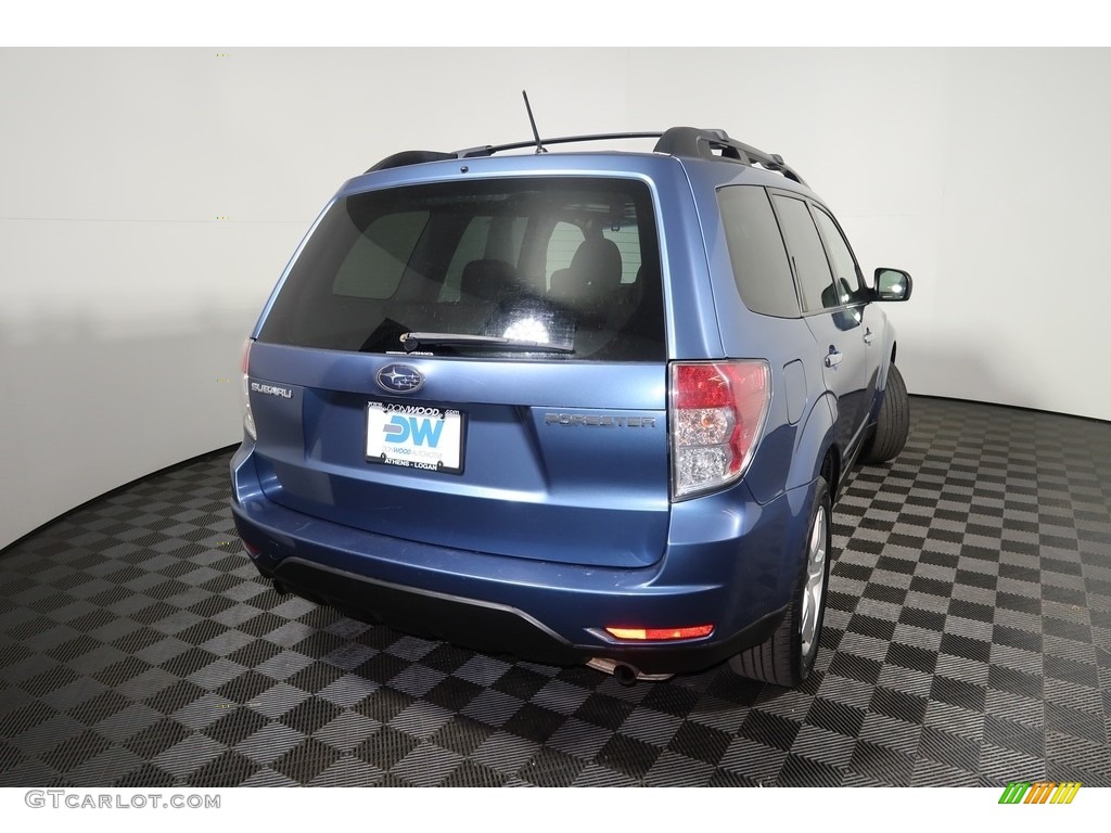 2009 Forester 2.5 X Premium - Newport Blue Pearl / Platinum photo #12