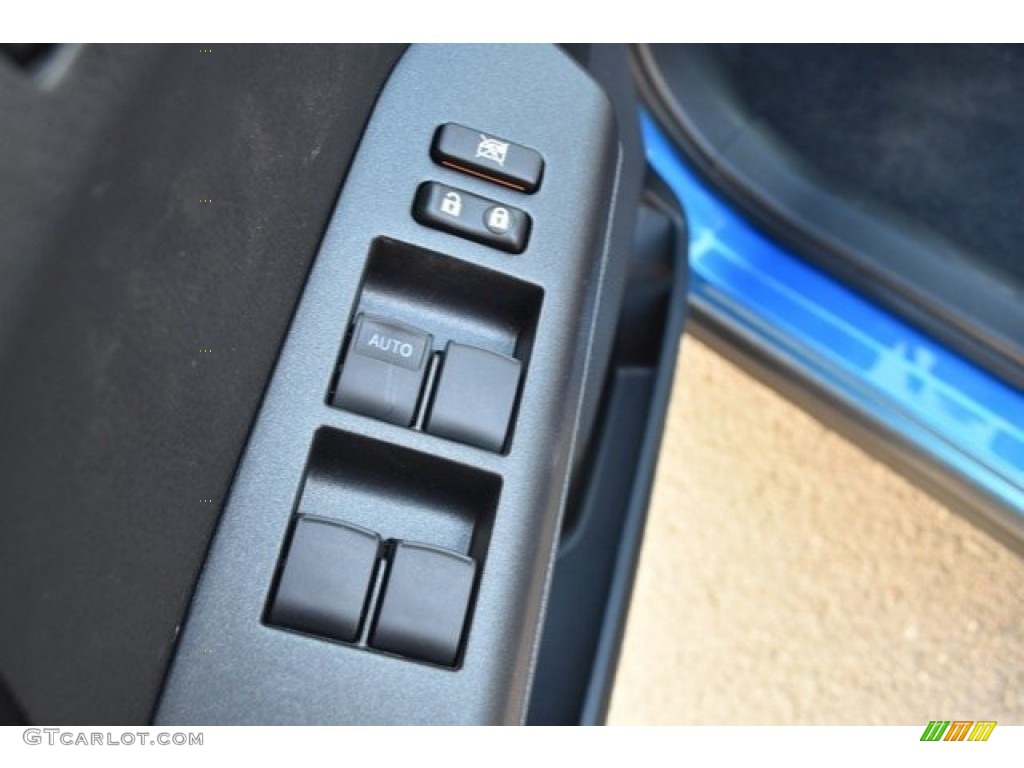 2018 RAV4 LE - Electric Storm Blue / Black photo #24