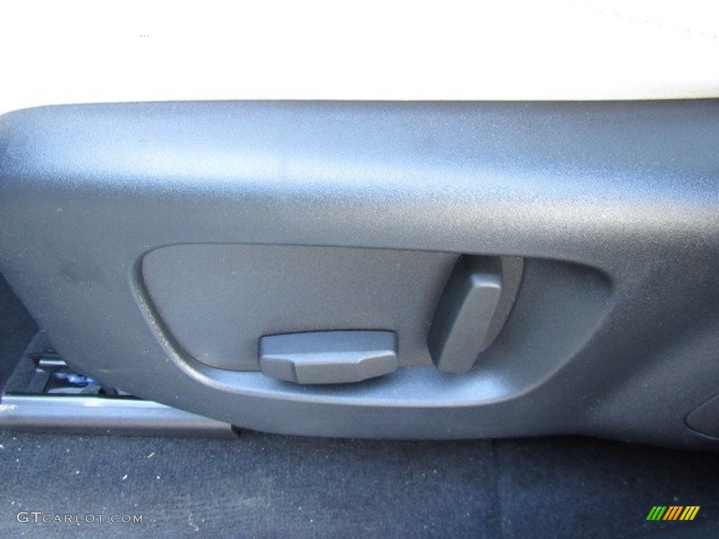 2018 Range Rover Velar R Dynamic SE - Fuji White / Light Oyster/Ebony photo #26