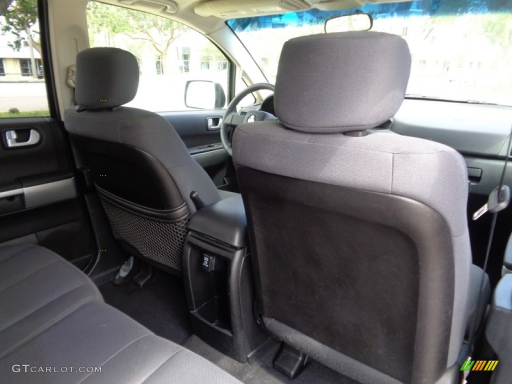 2006 Endeavor LS - Liquid Silver Metallic / Charcoal photo #32