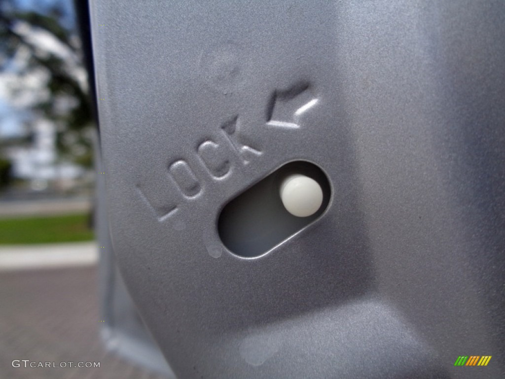 2006 Endeavor LS - Liquid Silver Metallic / Charcoal photo #51