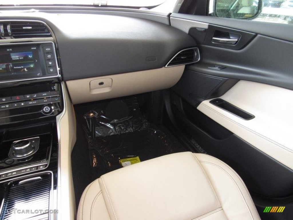 2018 XE 25t Prestige - Loire Blue Metallic / Latte photo #15