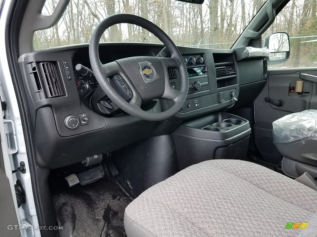 Medium Pewter Interior 2018 Chevrolet Express Cutaway 3500 Moving Van Photo #125948823