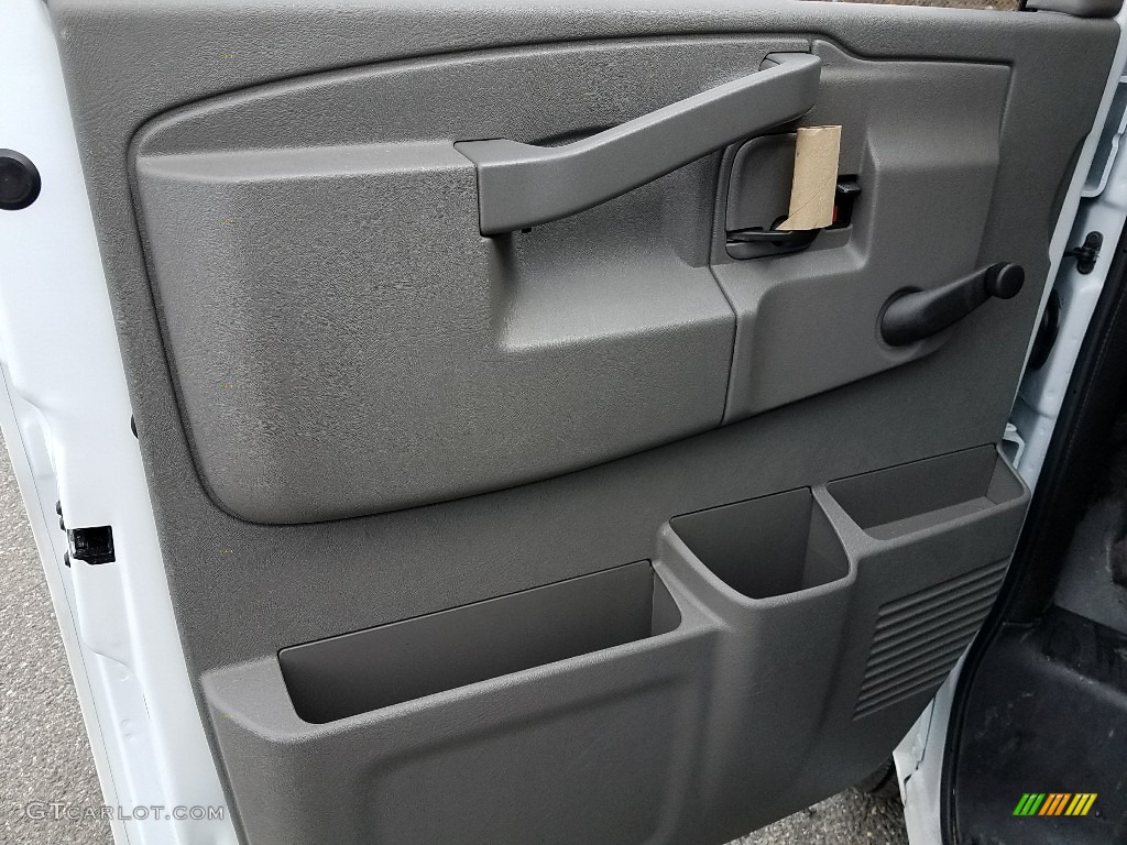 2018 Chevrolet Express Cutaway 3500 Moving Van Medium Pewter Door Panel Photo #125948856