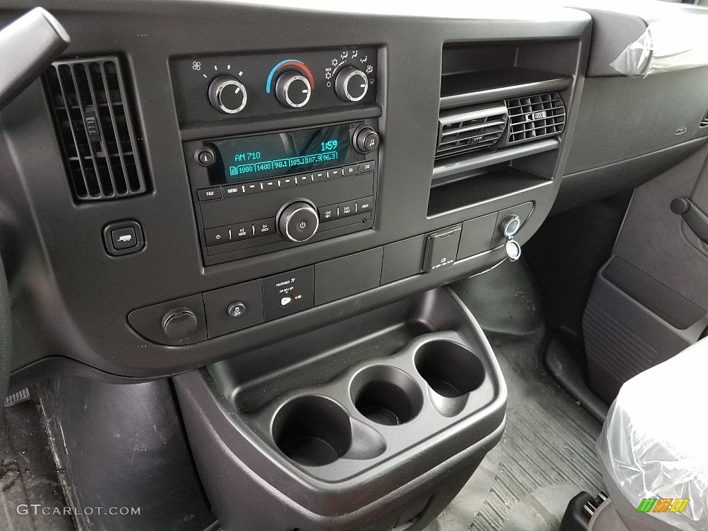 2018 Chevrolet Express Cutaway 3500 Moving Van Controls Photo #125948919