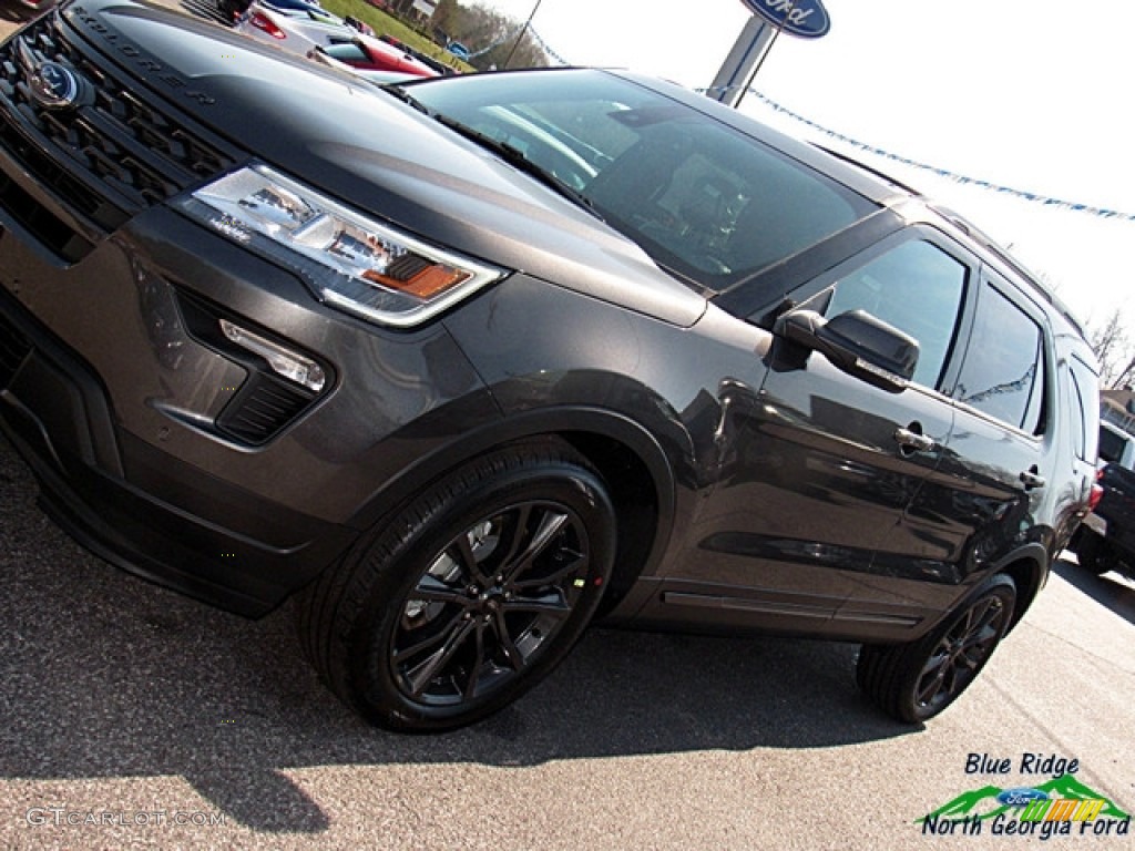 2018 Explorer XLT - Magnetic Metallic / Ebony Black photo #30