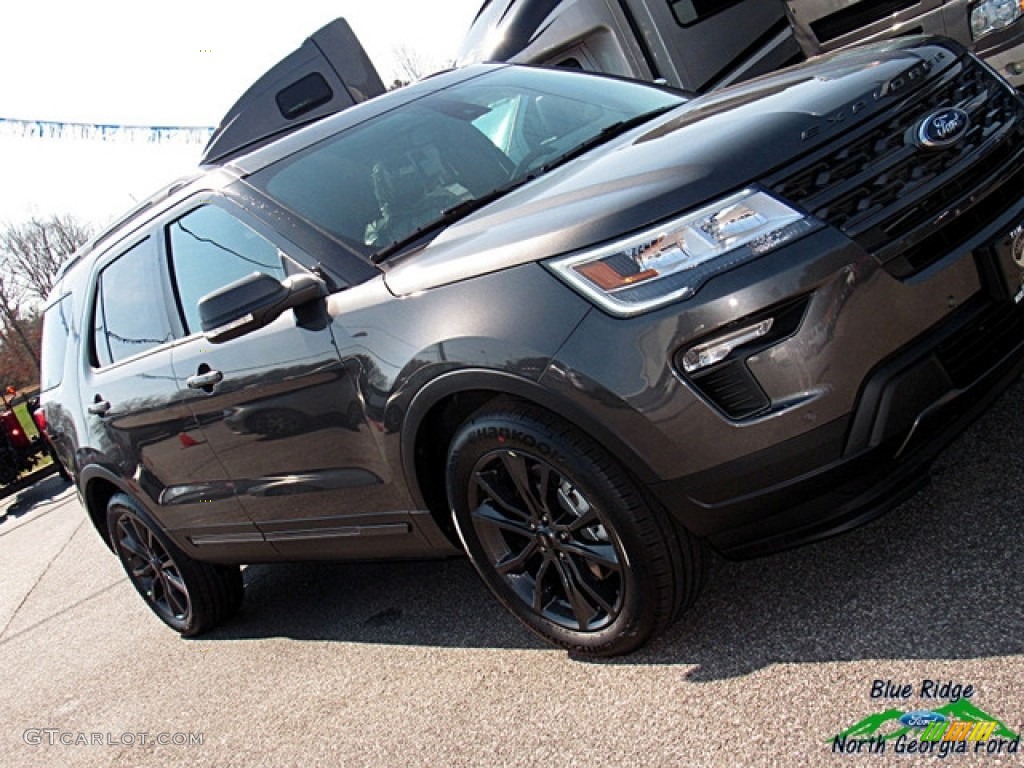 2018 Explorer XLT - Magnetic Metallic / Ebony Black photo #31