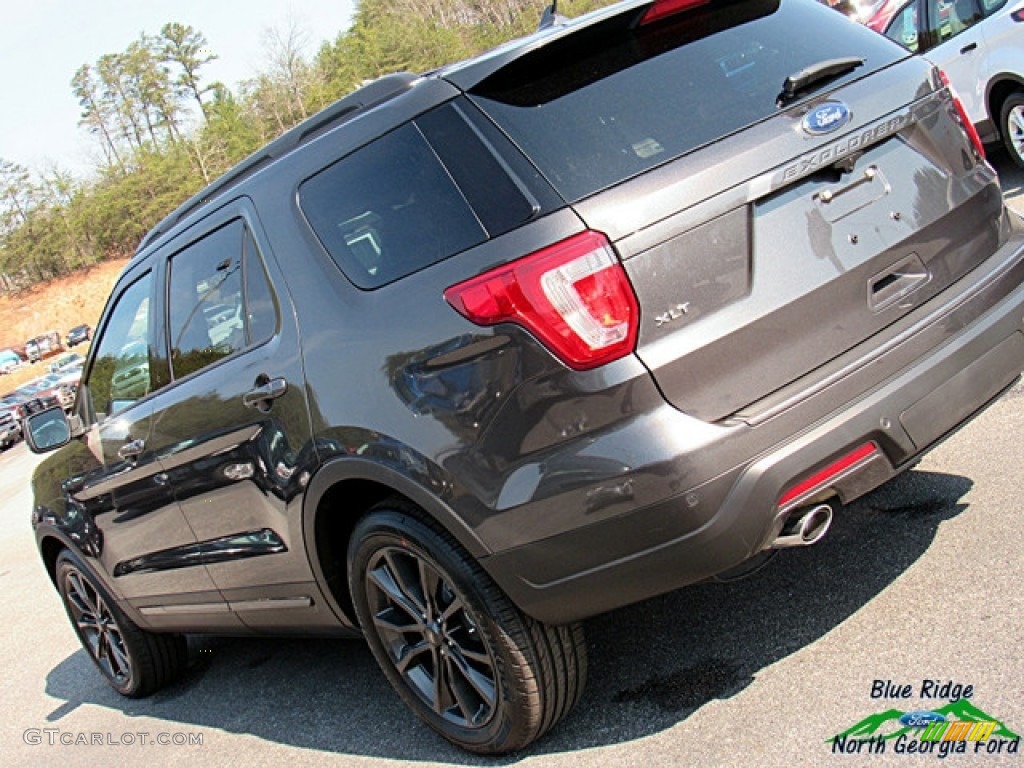 2018 Explorer XLT - Magnetic Metallic / Ebony Black photo #33
