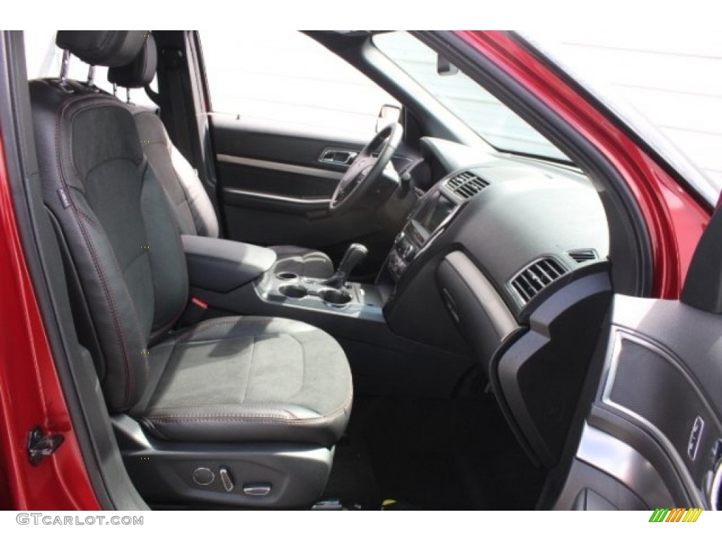 2018 Explorer XLT - Ruby Red / Ebony Black photo #32
