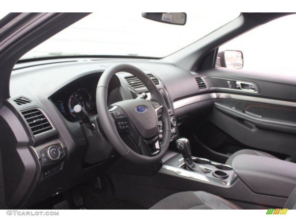 2018 Explorer XLT - Magnetic Metallic / Ebony Black photo #12