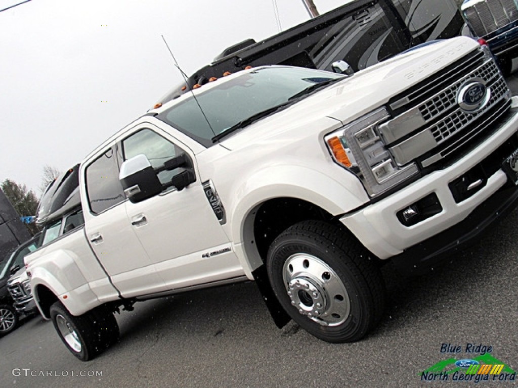 2018 F450 Super Duty Platinum Crew Cab 4x4 - White Platinum / Black photo #34