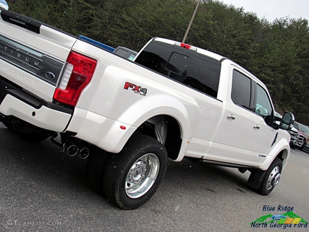 2018 F450 Super Duty Platinum Crew Cab 4x4 - White Platinum / Black photo #35