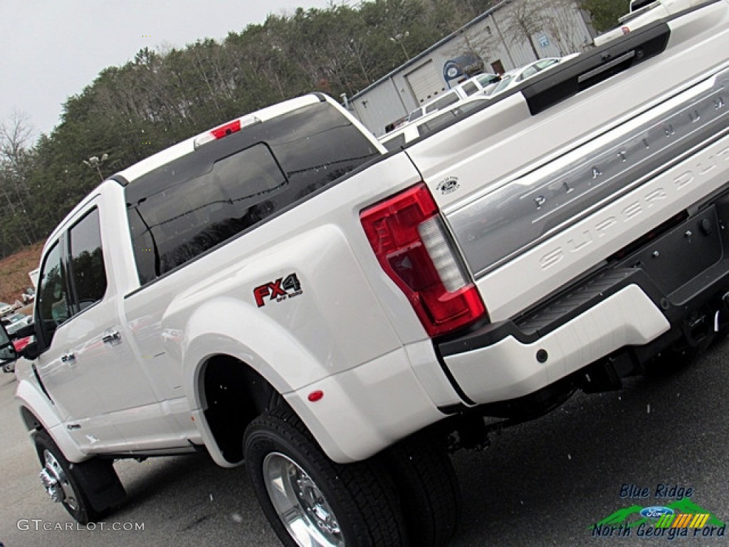2018 F450 Super Duty Platinum Crew Cab 4x4 - White Platinum / Black photo #36