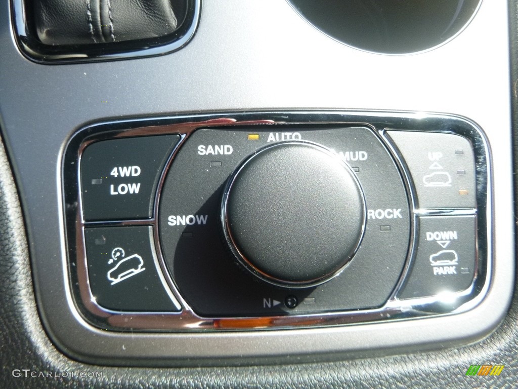 2018 Jeep Grand Cherokee Overland 4x4 Controls Photo #125972822