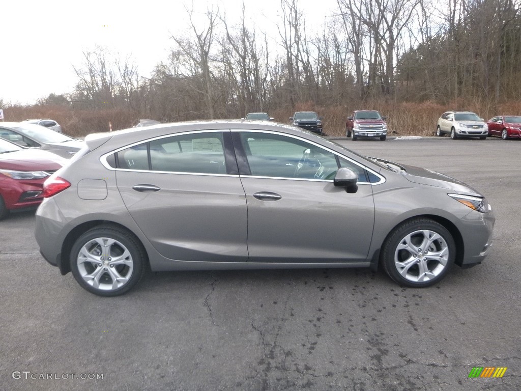 Pepperdust Metallic 2018 Chevrolet Cruze Premier Hatchback Exterior Photo #125977656