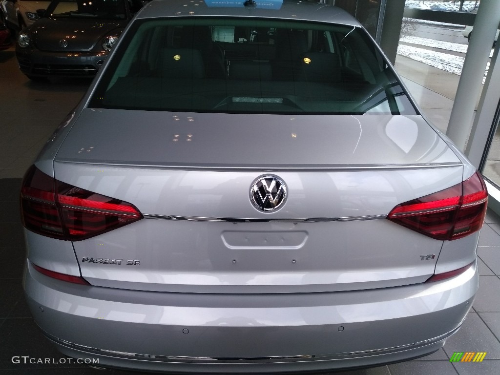 2018 Passat SE - Reflex Silver Metallic / Titan Black photo #5