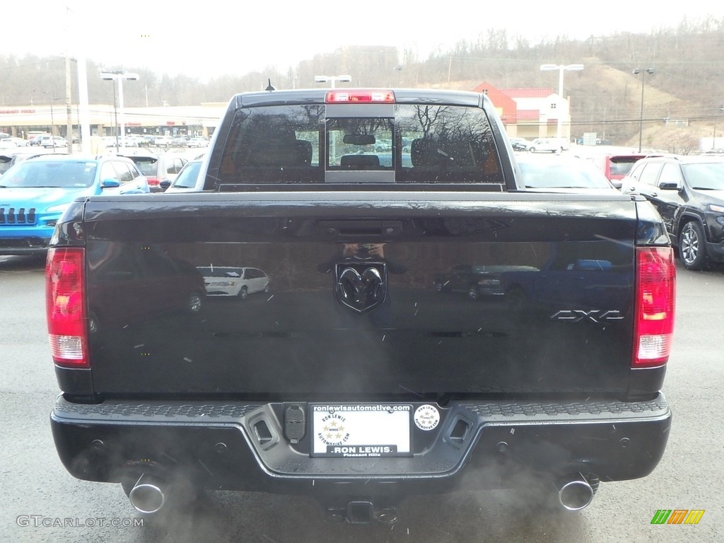 2018 1500 Big Horn Crew Cab 4x4 - Brilliant Black Crystal Pearl / Black/Diesel Gray photo #4