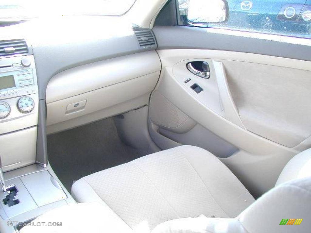 2007 Camry LE - Black / Bisque photo #11