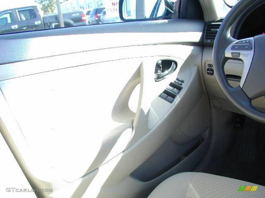 2007 Camry LE - Black / Bisque photo #14