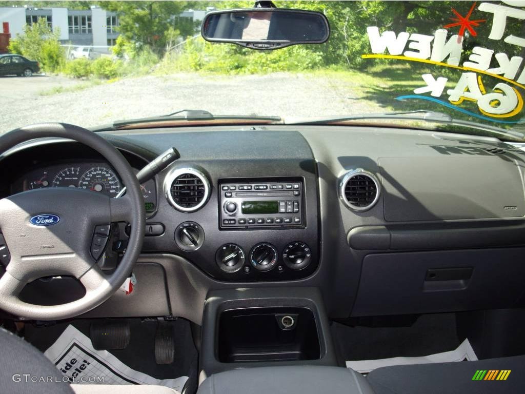 2003 Expedition XLT 4x4 - Laser Red Tinted Metallic / Flint Grey photo #7